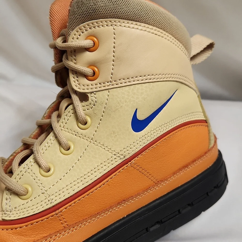 Nike ACG Woodside 2 High-top Orange Tan Lace-up Boots (Big Kids Size 4Y)